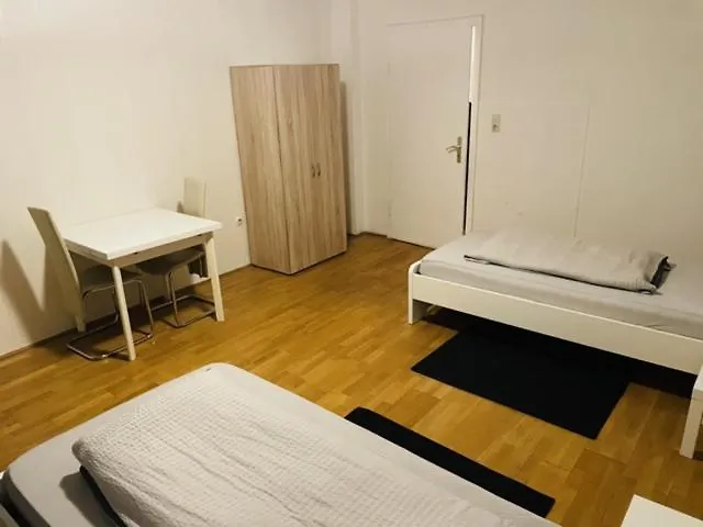 Ferienunterkunft&monteure C.c Apartman *
